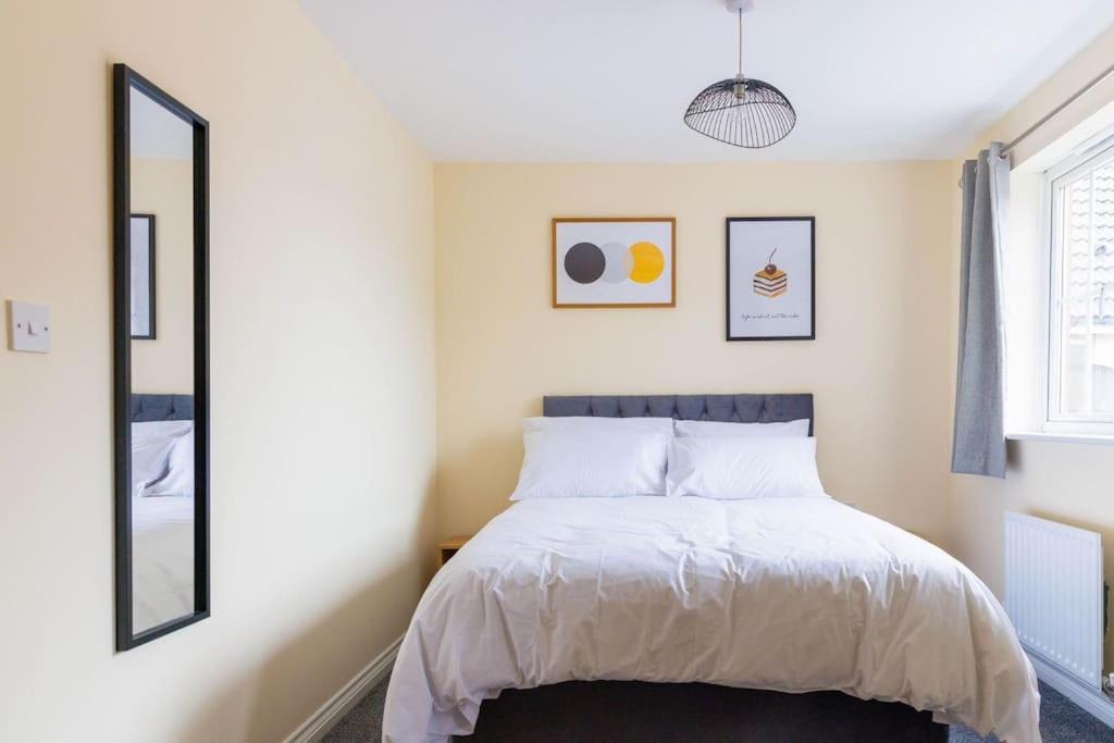 Stylish 3 Bedroom And Free Parking Thamesmead  Exterior foto