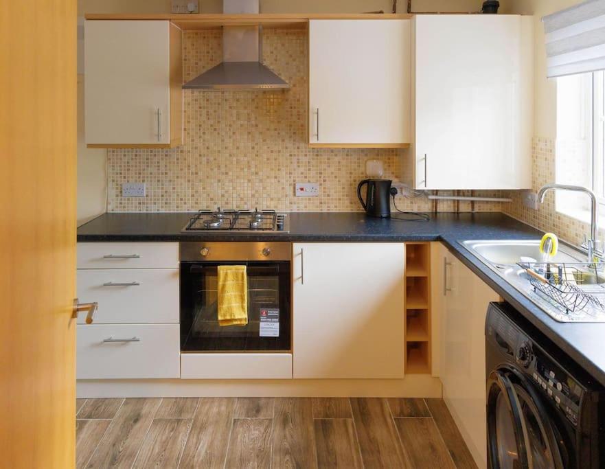 Stylish 3 Bedroom And Free Parking Thamesmead  Exterior foto