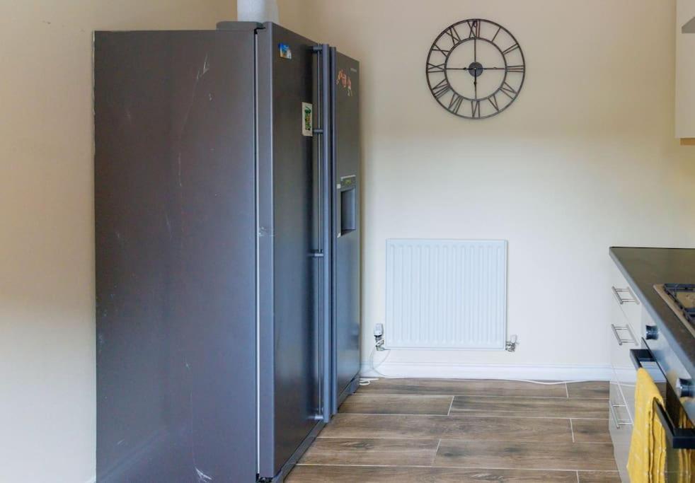 Stylish 3 Bedroom And Free Parking Thamesmead  Exterior foto
