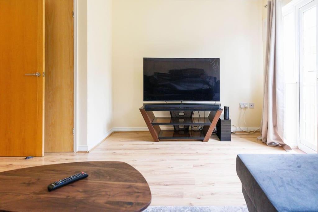 Stylish 3 Bedroom And Free Parking Thamesmead  Exterior foto