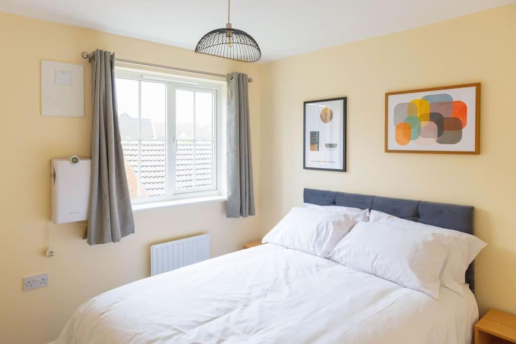 Stylish 3 Bedroom And Free Parking Thamesmead  Exterior foto